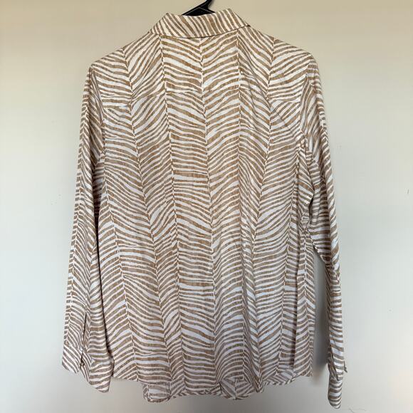 Chico’s Womens Top Size 1 Medium Button Up Animal Print Office Old Money Mature - Picture 6 of 6